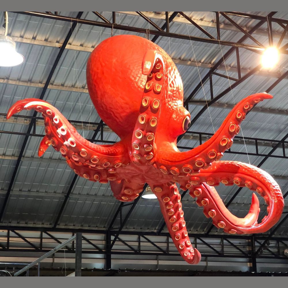 Mô hình bạch tuộc khổng lồ thi công bằng mút xốp tại xưởng VietShape.