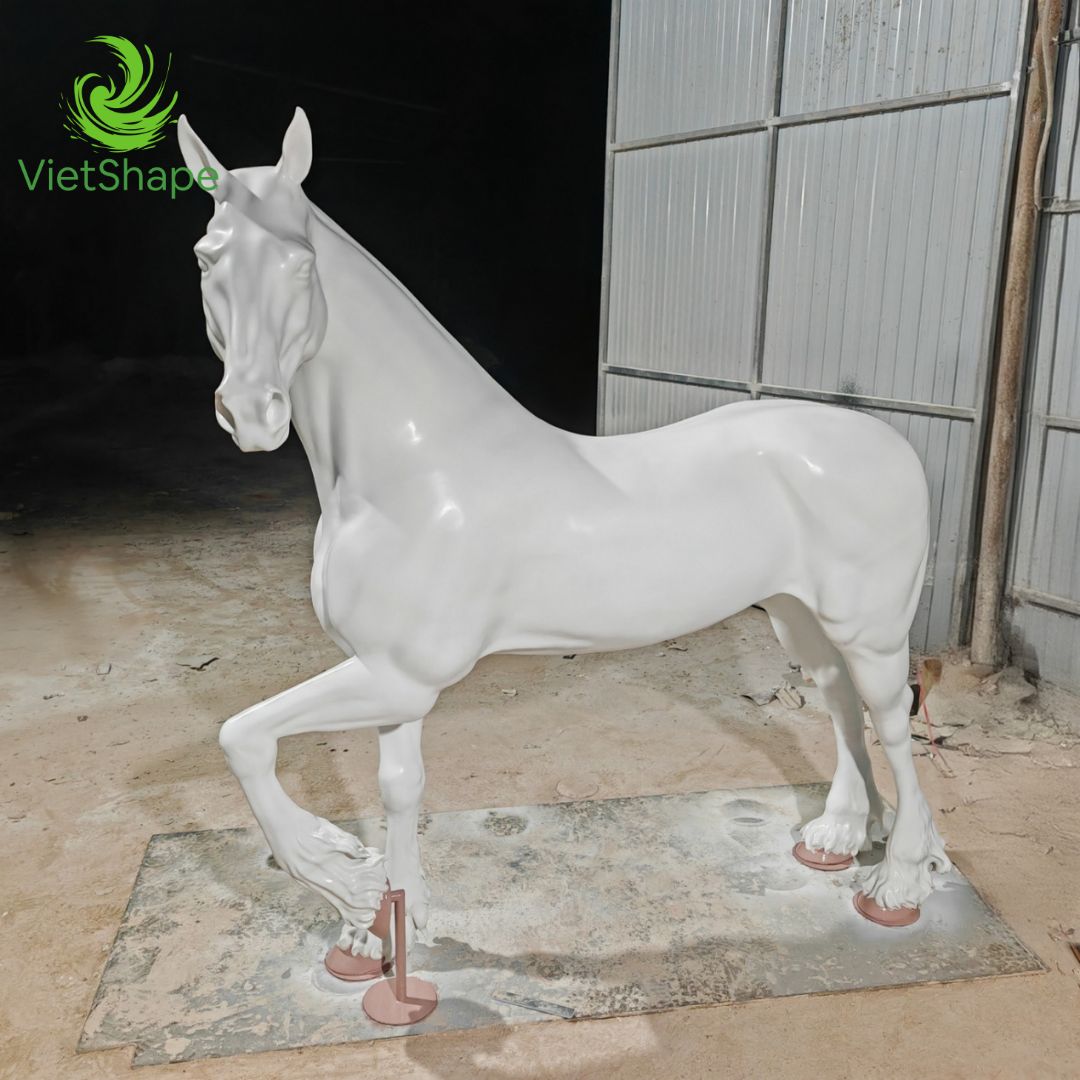 chi tiết mô hình ngựa tết composite sơn mỹ thuật cao cấp