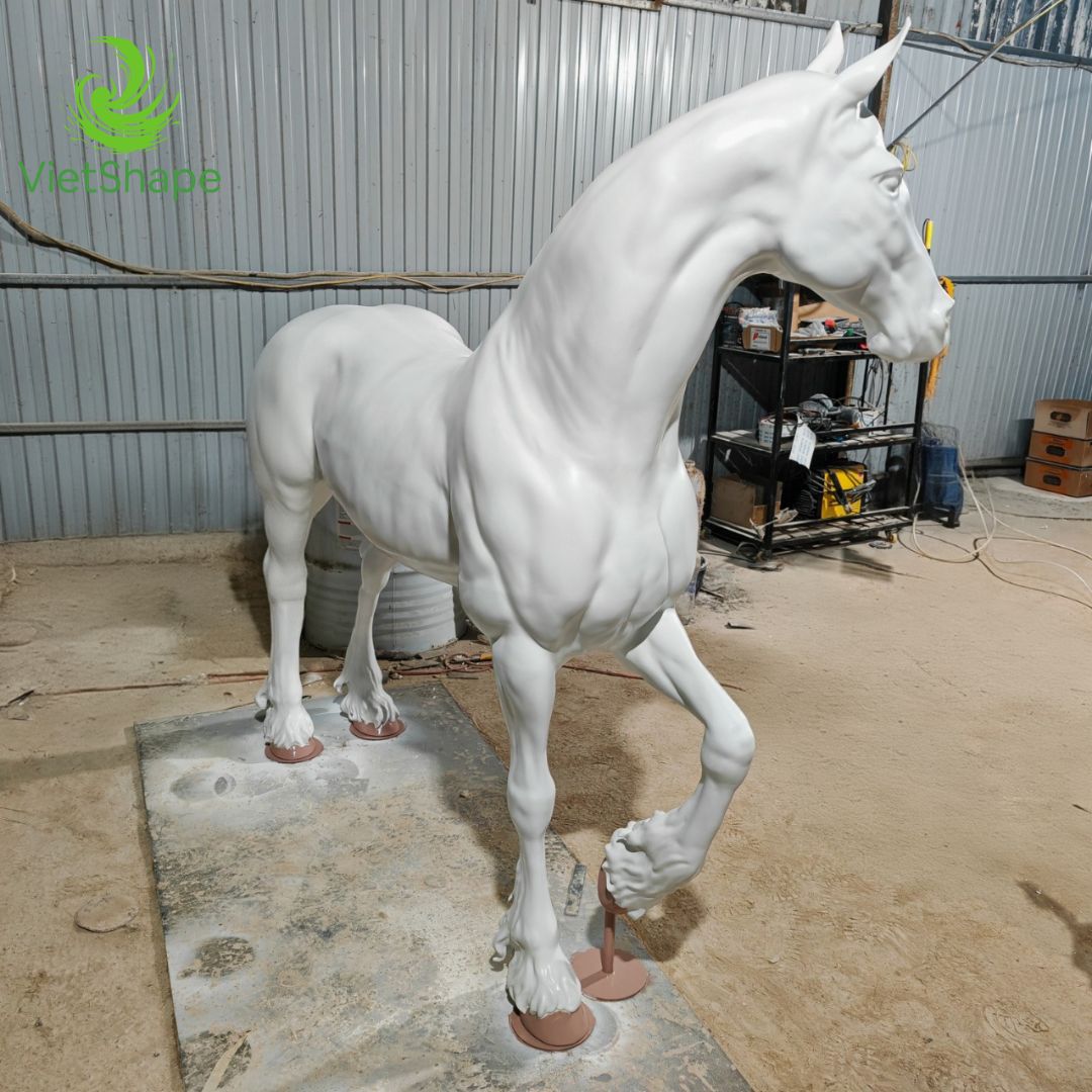 mô hình ngựa tết composite bền đẹp chịu nắng mưa